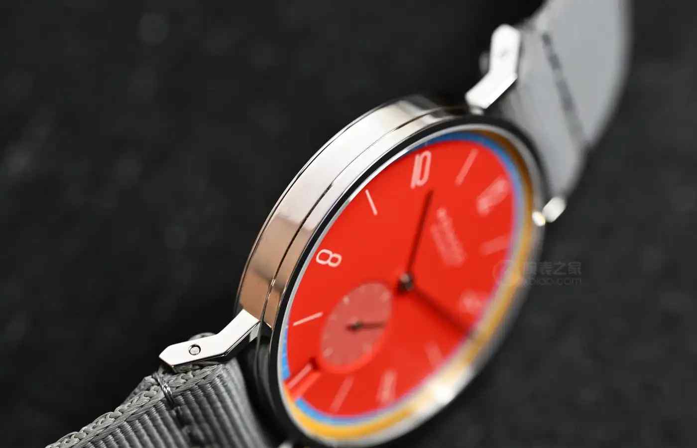 一眼万年!NOMOS Tangente系列,撞色设计美到窒息! | 奈斯探表 一眼万年!NOMOS Tangente系列,撞色设计美到窒息! | 奈斯探表