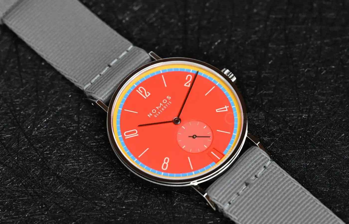 一眼万年!NOMOS Tangente系列,撞色设计美到窒息! | 奈斯探表 一眼万年!NOMOS Tangente系列,撞色设计美到窒息! | 奈斯探表