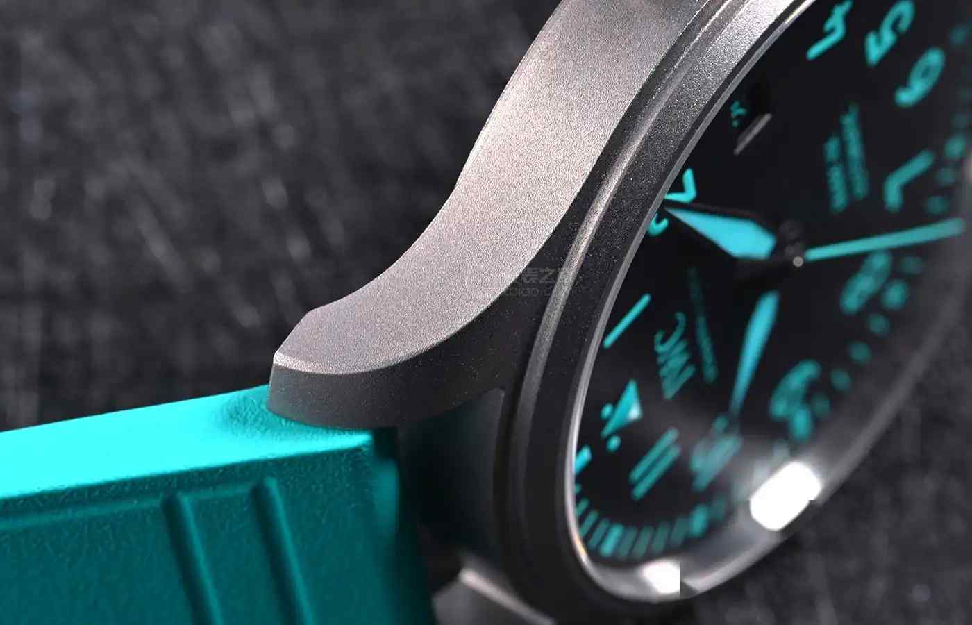 IWC万国表与梅赛德斯-AMG马石油F1车队强强联手，打造限量版腕表！ | 奈斯探表