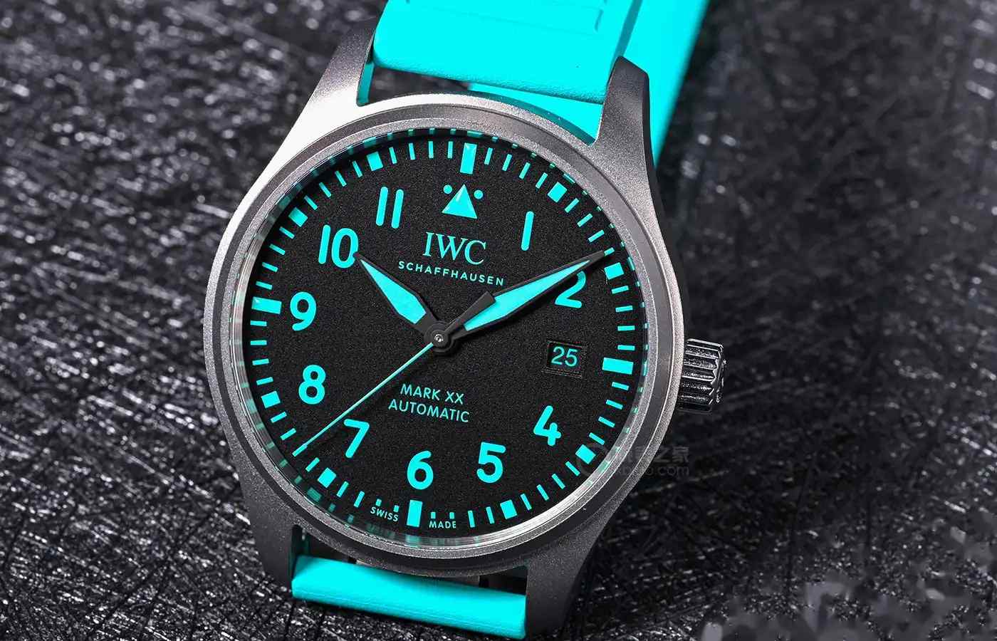 IWC万国表与梅赛德斯-AMG马石油F1车队强强联手，打造限量版腕表！ | 奈斯探表