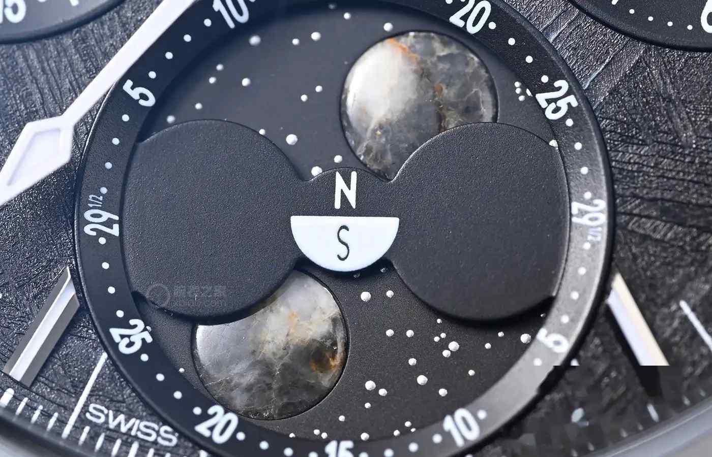 13.8万值不值?欧米茄超霸月球陨石腕表深度评测 | 奈斯探表 13.8万值不值?欧米茄超霸月球陨石腕表深度评测 | 奈斯探表