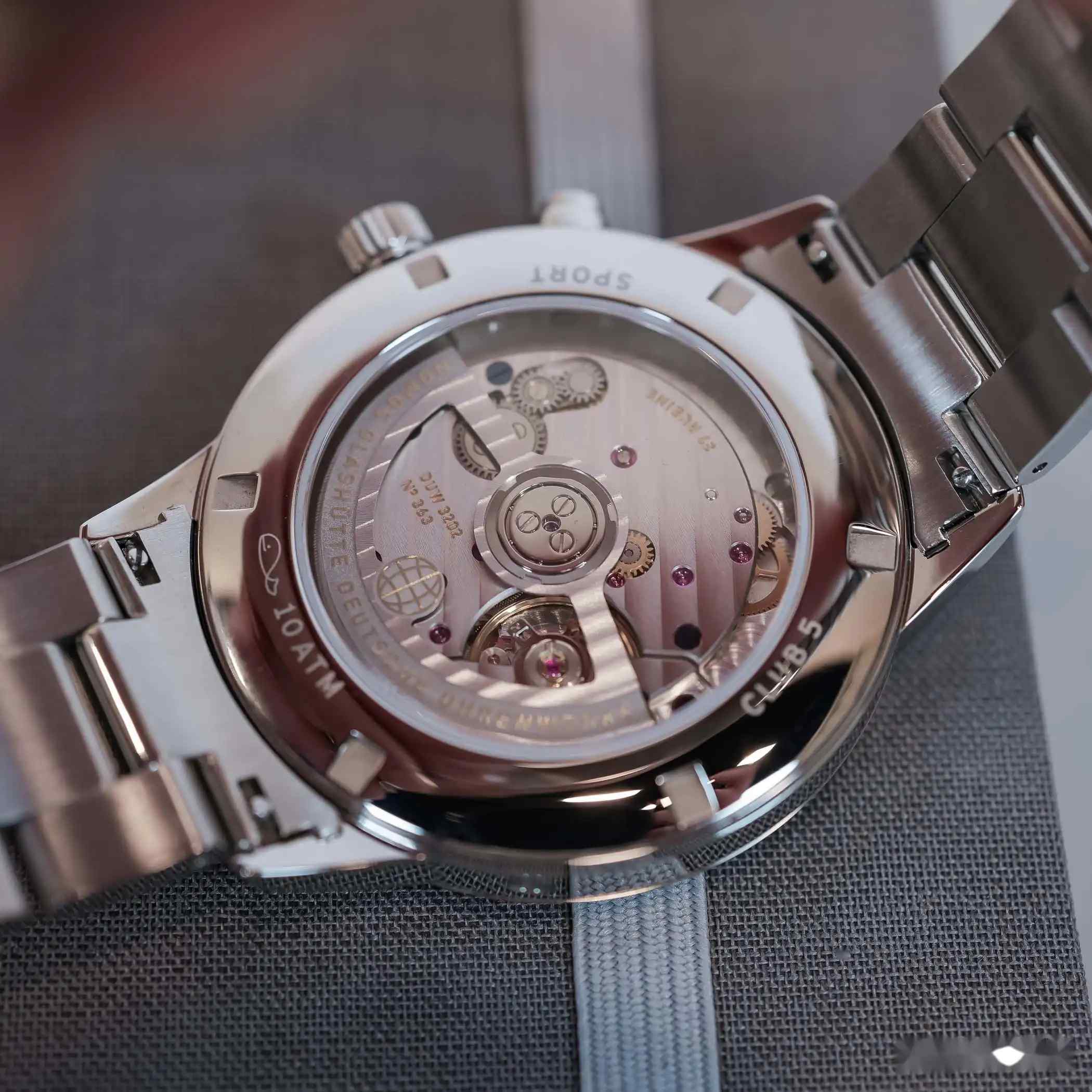 年度最值得入手的世界时表？Nomos全新世界时腕表发布，这颜值和功能我直接下单！ | 奈斯探表