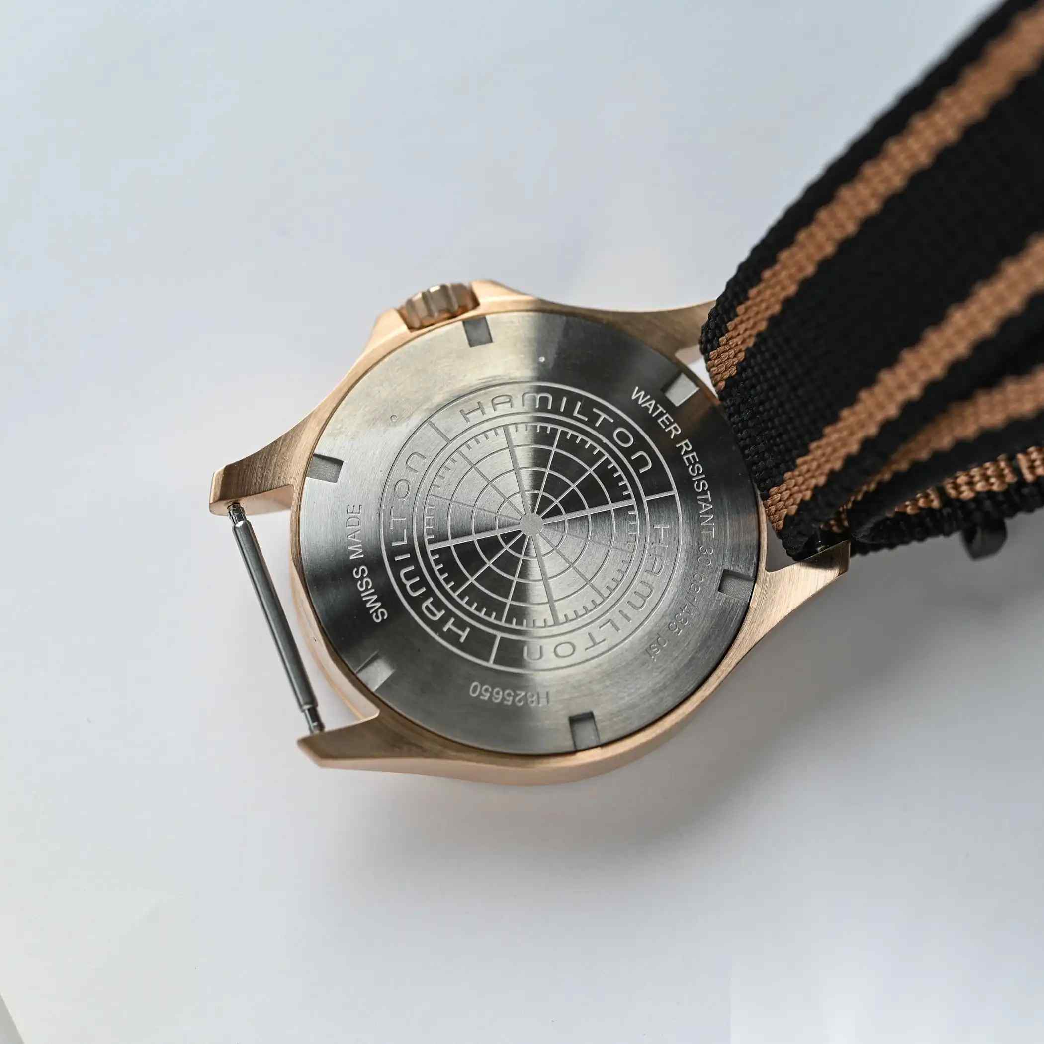 300米防水+True GMT!汉米尔顿2025卡其海军潜水腕表新作,80小时长动力! | 奈斯探表 300米防水+True GMT!汉米尔顿2025卡其海军潜水腕表新作,80小时长动力! | 奈斯探表