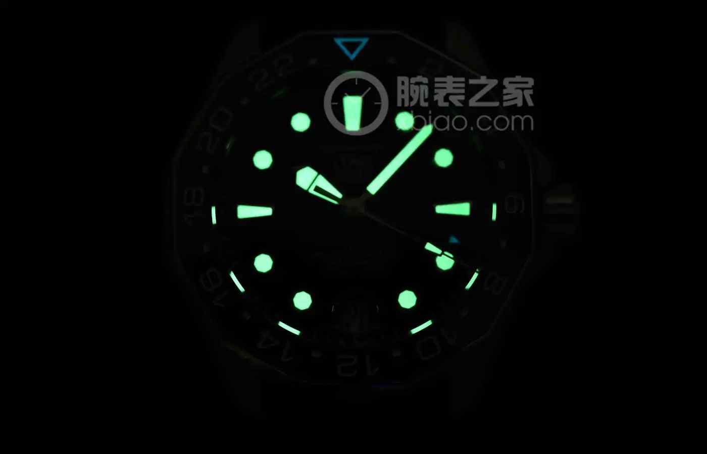 商务潜水两相宜!泰格豪雅竞潜GMT腕表,蓝黑表圈区分昼夜太实用 | 奈斯探表 商务潜水两相宜!泰格豪雅竞潜GMT腕表,蓝黑表圈区分昼夜太实用 | 奈斯探表