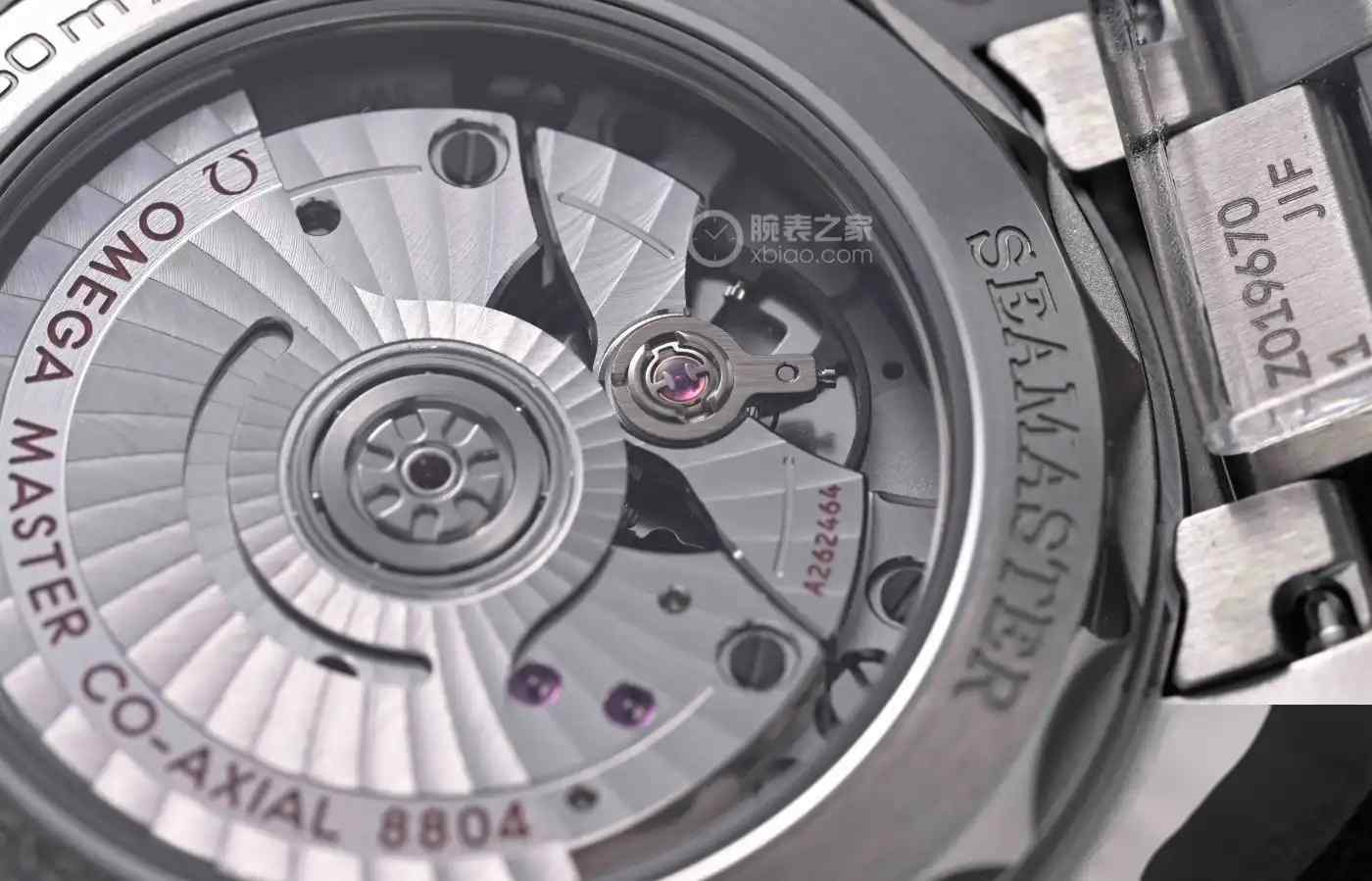 4万买值不值？2023欧米茄铁霸深度评测：15000高斯防磁太狠了！ | 奈斯探表