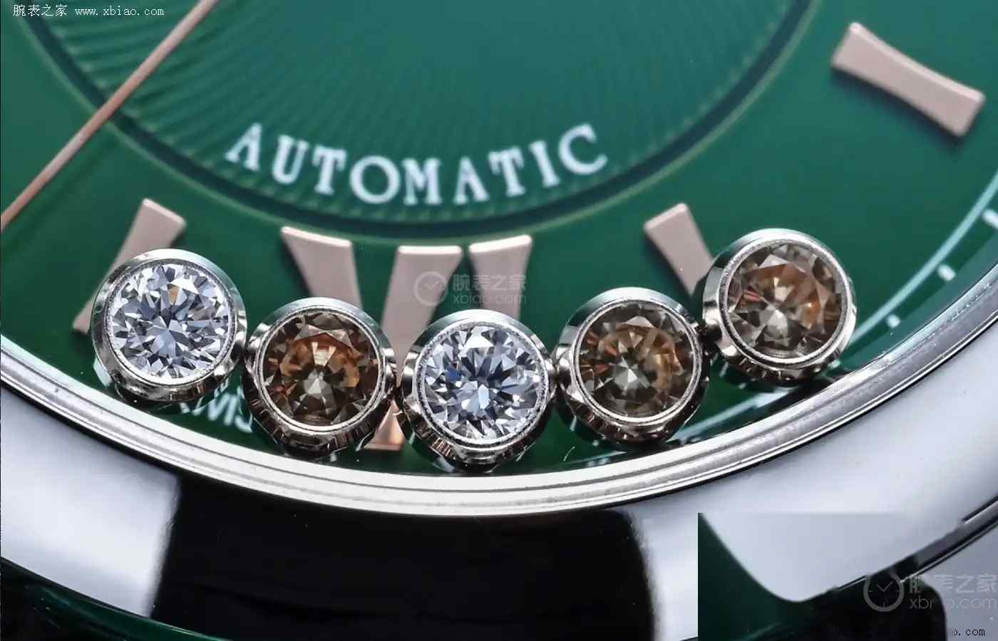 七夕必抢!萧邦'绿进斗金'限定表仅30枚,5颗活动钻石美到窒息! | 奈斯探表 七夕必抢!萧邦'绿进斗金'限定表仅30枚,5颗活动钻石美到窒息! | 奈斯探表