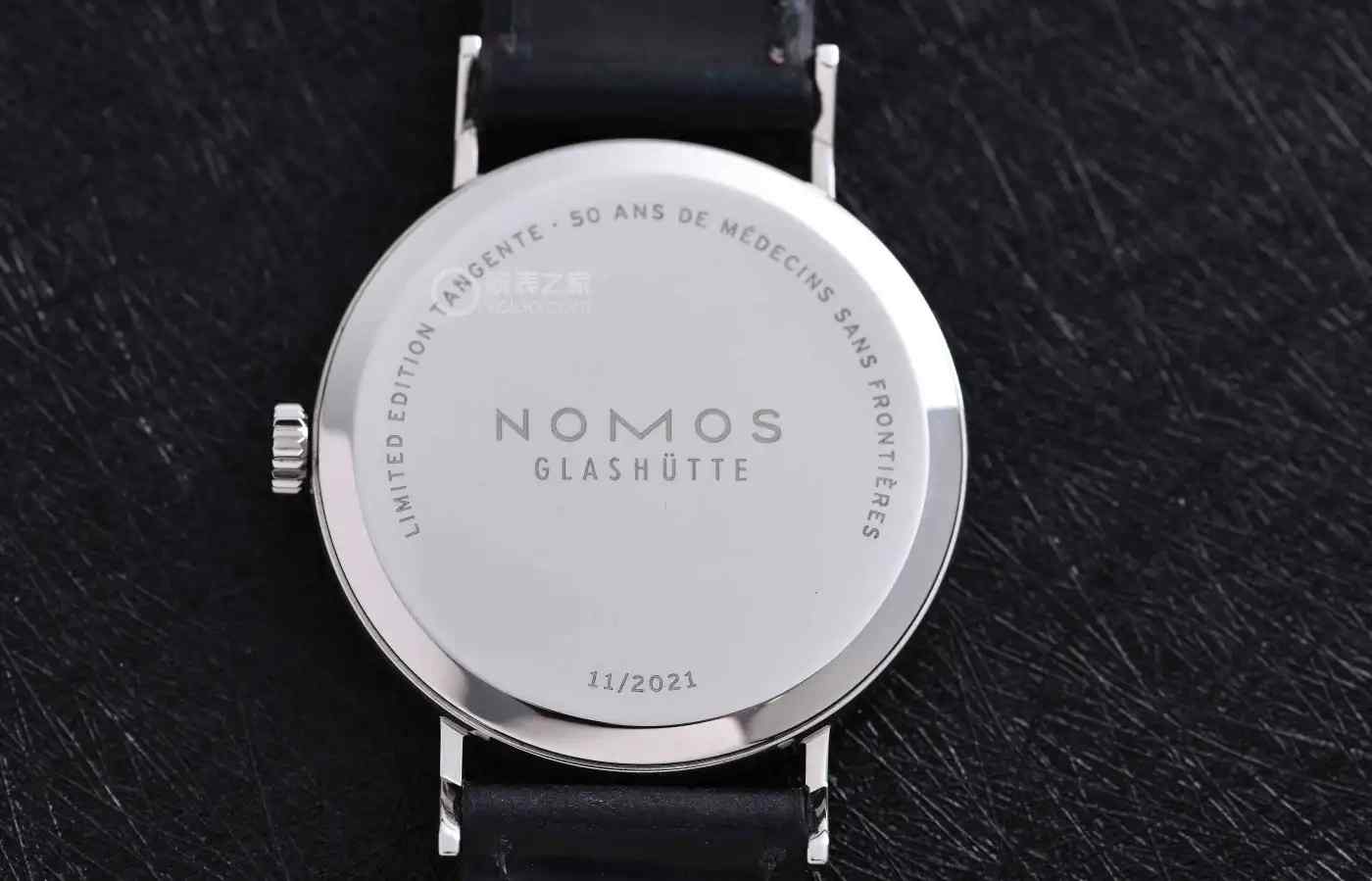 NOMOS红12腕表震撼上新!致敬无国界医生的德式极简美学,限量款抢疯! | 奈斯探表 NOMOS红12腕表震撼上新!致敬无国界医生的德式极简美学,限量款抢疯! | 奈斯探表