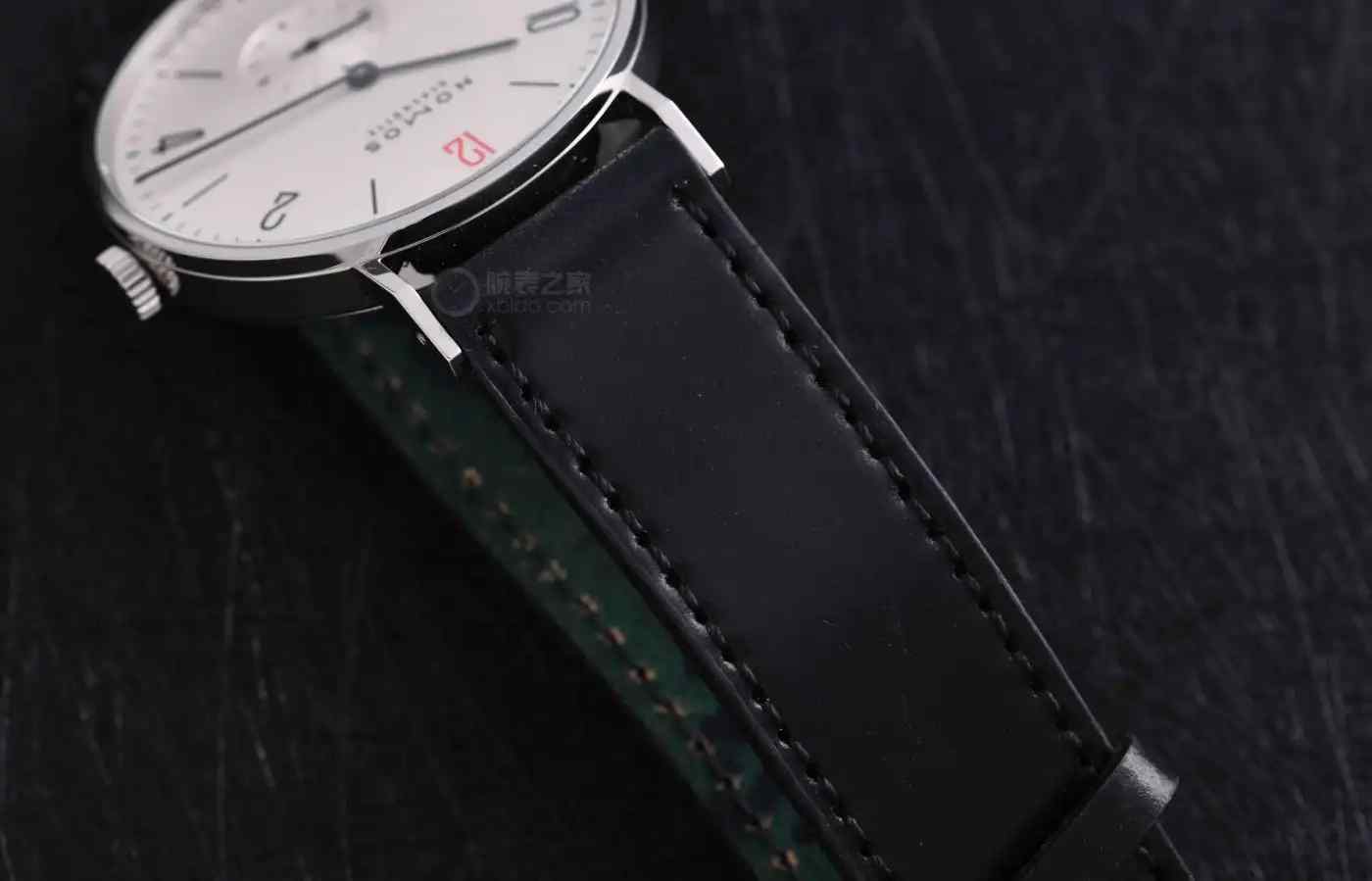 NOMOS红12腕表震撼上新!致敬无国界医生的德式极简美学,限量款抢疯! | 奈斯探表 NOMOS红12腕表震撼上新!致敬无国界医生的德式极简美学,限量款抢疯! | 奈斯探表