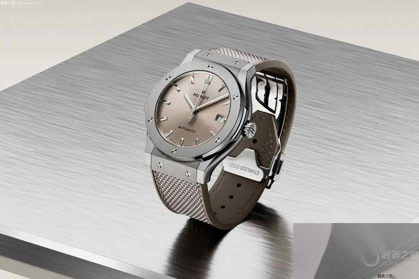 线上独享!Hublot宇舶表灰褐新作,钛金属轻量化+混搭表带,时尚icon都在盯! | 奈斯探表 线上独享!Hublot宇舶表灰褐新作,钛金属轻量化+混搭表带,时尚icon都在盯! | 奈斯探表