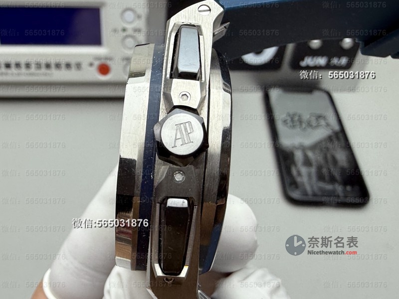 爱彼玩家必看！APS26420对比原装：CD纹盘面+镀蓝膜镜面，细节控直接跪了！ | 奈斯探表