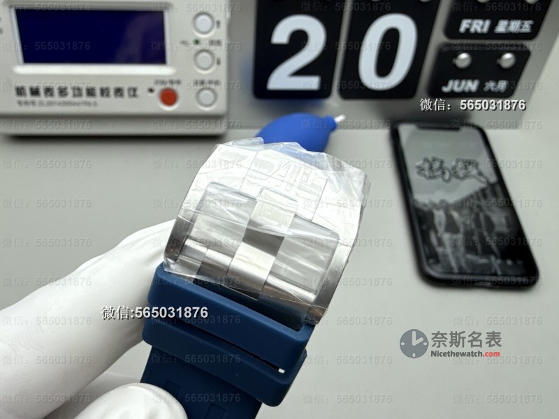 爱彼玩家必看！APS26420对比原装：CD纹盘面+镀蓝膜镜面，细节控直接跪了！ | 奈斯探表