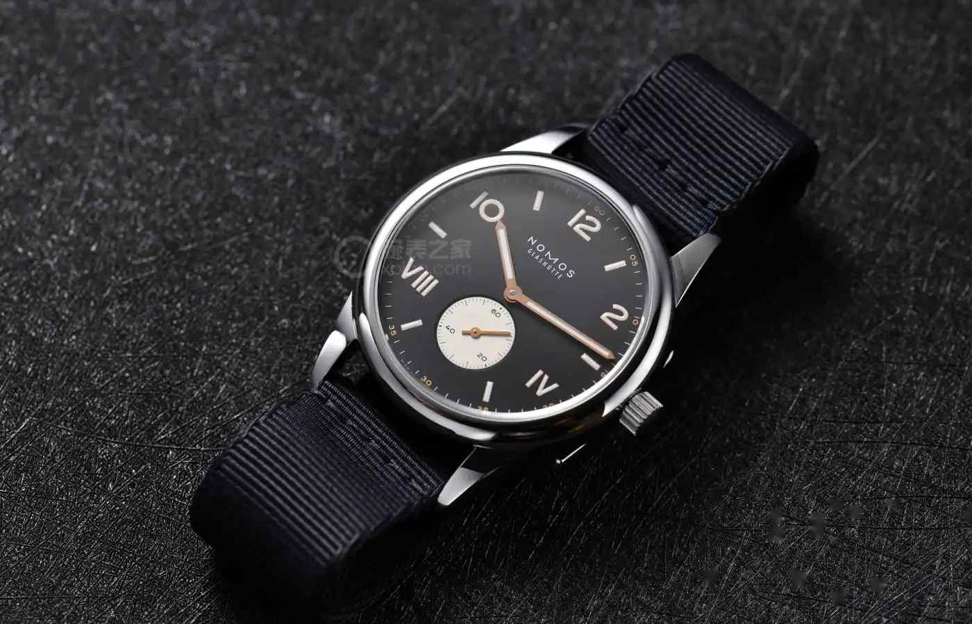 万元德表之光!NOMOS Club极简腕表,100米防水+自动机芯! | 奈斯探表 万元德表之光!NOMOS Club极简腕表,100米防水+自动机芯! | 奈斯探表