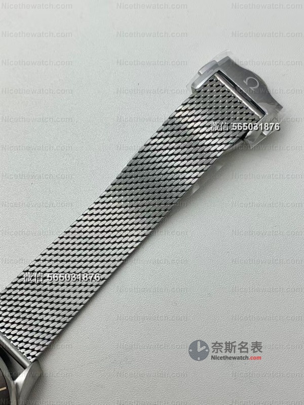 别再买老款了!VS海马300无暇赴死V4终极版实测:无焊点表带,戴上去轻得像没穿! | 奈斯探表 别再买老款了!VS海马300无暇赴死V4终极版实测:无焊点表带,戴上去轻得像没穿! | 奈斯探表