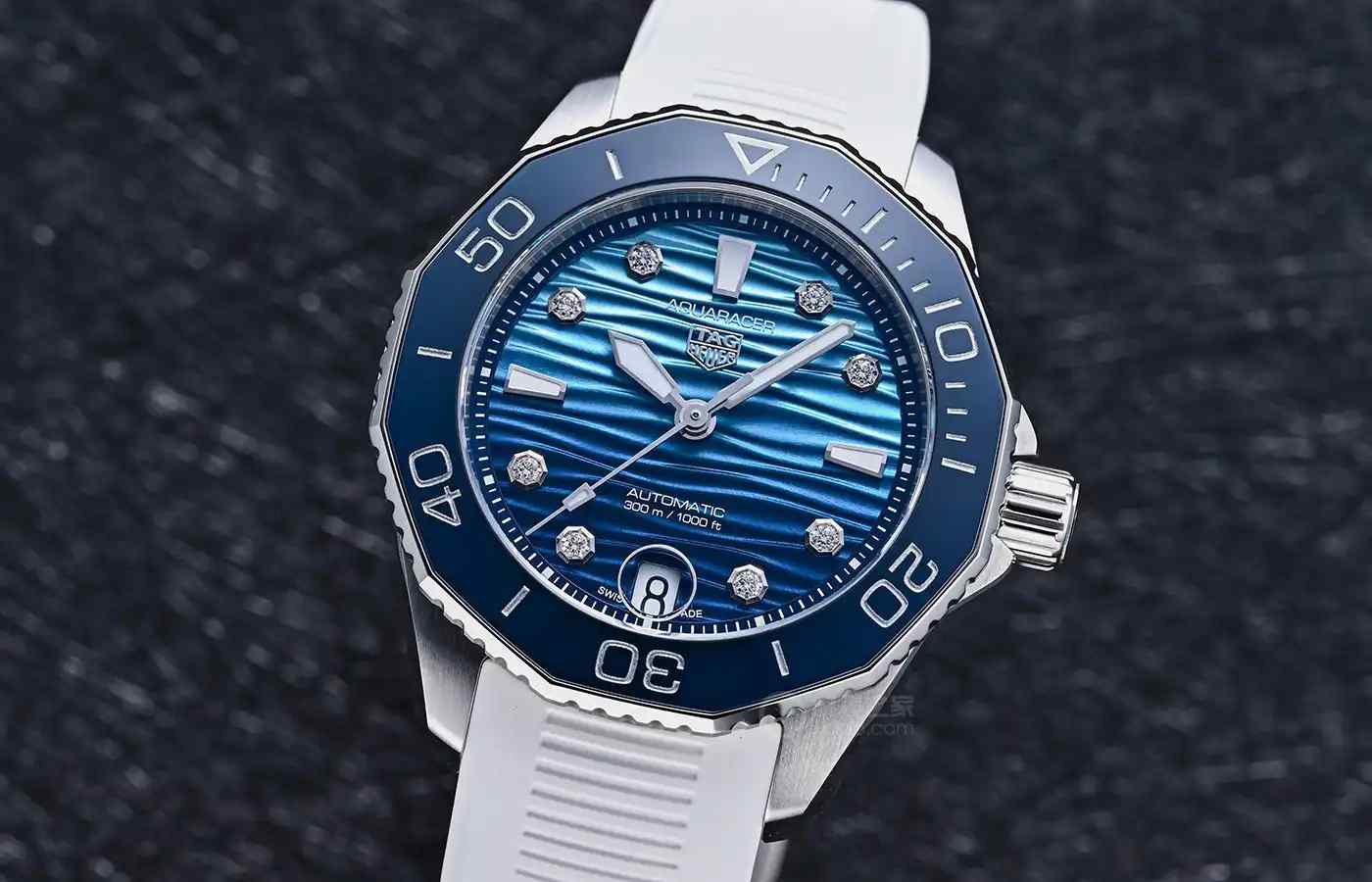 今夏最美潜水表!泰格豪雅36mm渐变钻刻竞潜,3万出头优雅与实力并存! | 奈斯探表 今夏最美潜水表!泰格豪雅36mm渐变钻刻竞潜,3万出头优雅与实力并存! | 奈斯探表