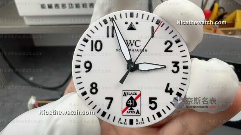 夜光炸裂!M+厂黑桃A飞行员V3实测曝光,整盘发光像科幻战表? | 奈斯探表 夜光炸裂!M+厂黑桃A飞行员V3实测曝光,整盘发光像科幻战表? | 奈斯探表