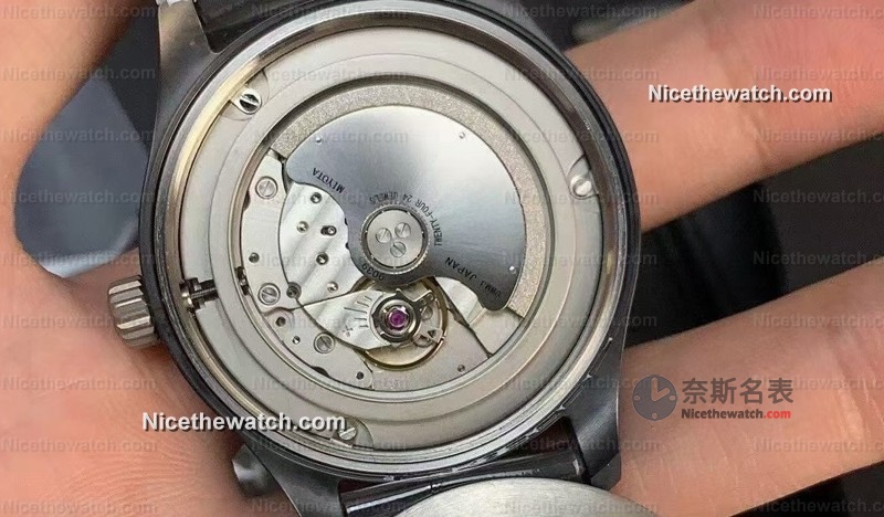 夜光炸裂!M+厂黑桃A飞行员V3实测曝光,整盘发光像科幻战表? | 奈斯探表 夜光炸裂!M+厂黑桃A飞行员V3实测曝光,整盘发光像科幻战表? | 奈斯探表