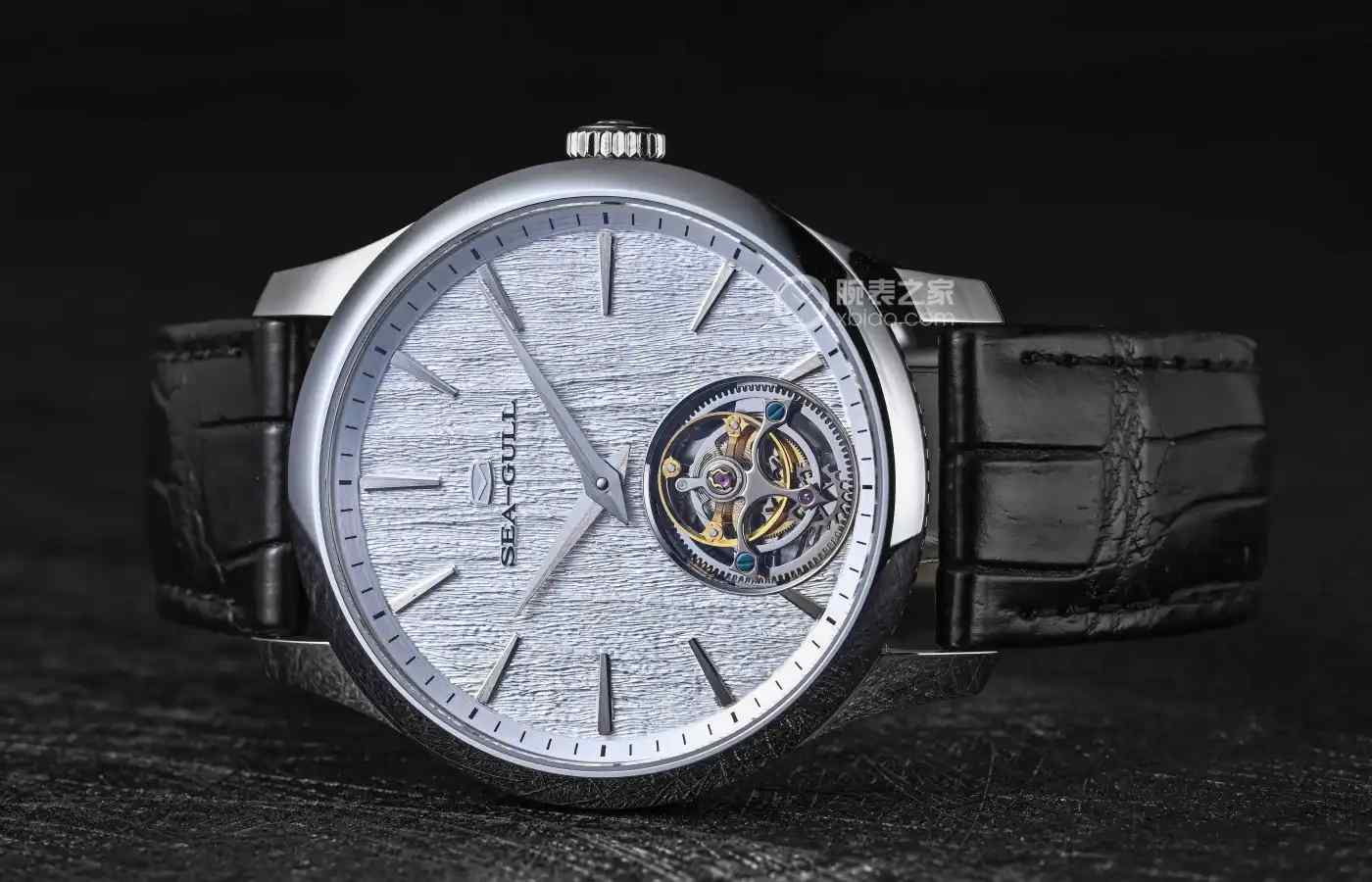 两枚硬币厚!海鸥表杀疯了!26800元拿下全球最薄自动陀飞轮,古琴盘面美到窒息! | 奈斯探表 两枚硬币厚!海鸥表杀疯了!26800元拿下全球最薄自动陀飞轮,古琴盘面美到窒息! | 奈斯探表