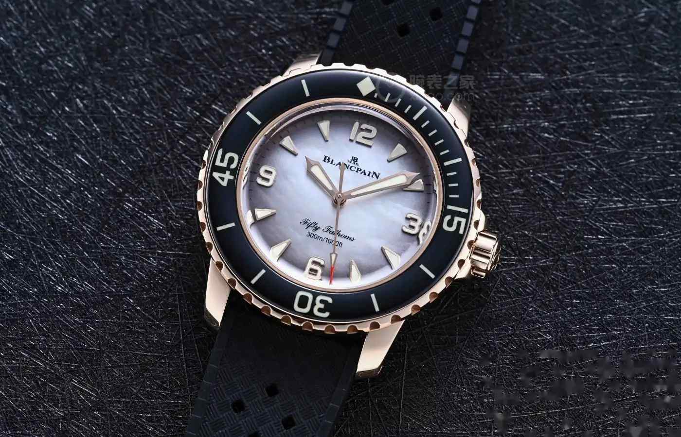 宝珀黑珍珠VS粉珍珠！女生的奢潮潜水表天花板，劳力士不香了？ | 奈斯探表