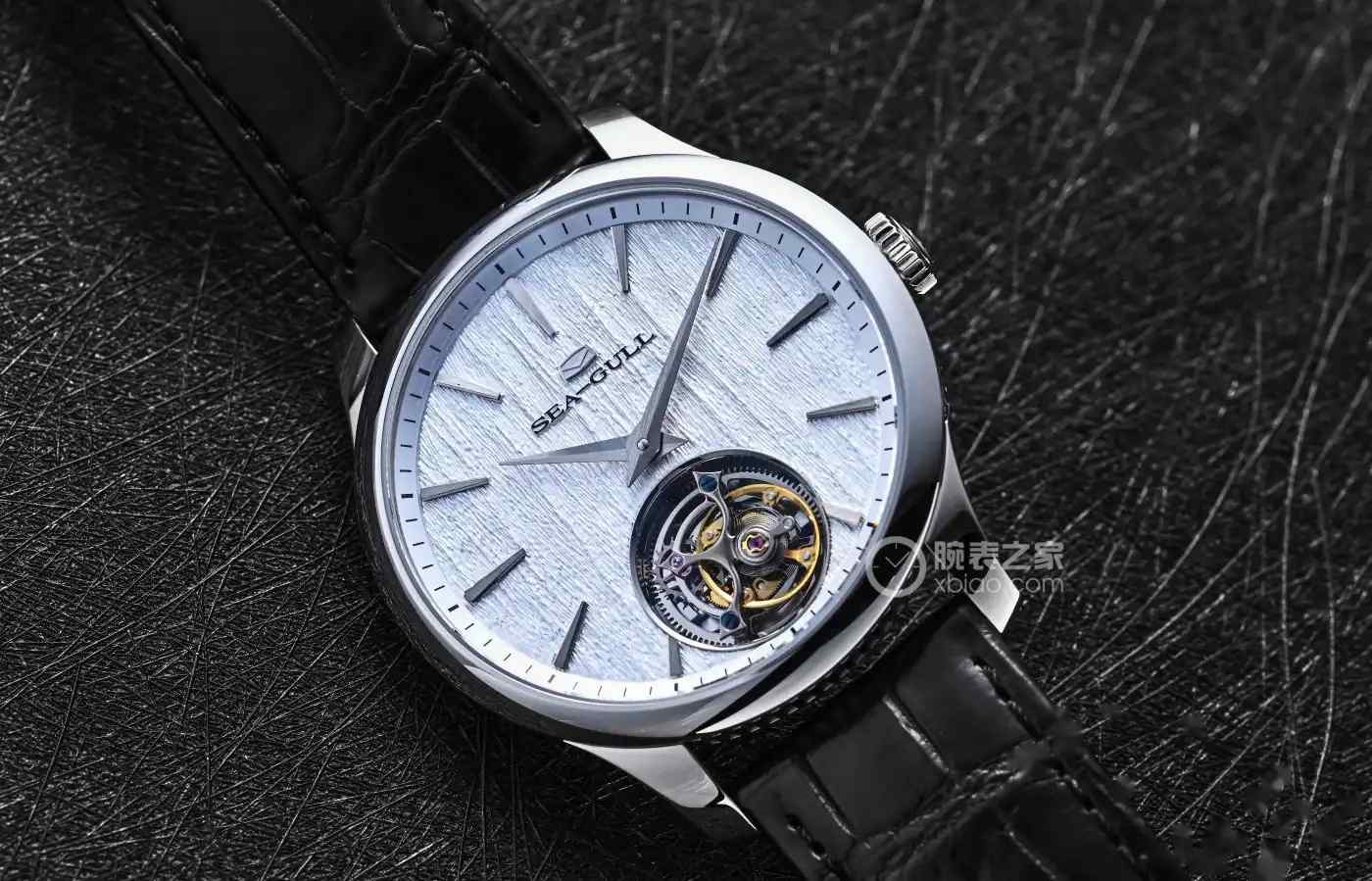 两枚硬币厚!海鸥表杀疯了!26800元拿下全球最薄自动陀飞轮,古琴盘面美到窒息! | 奈斯探表 两枚硬币厚!海鸥表杀疯了!26800元拿下全球最薄自动陀飞轮,古琴盘面美到窒息! | 奈斯探表