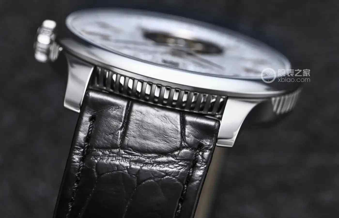 两枚硬币厚!海鸥表杀疯了!26800元拿下全球最薄自动陀飞轮,古琴盘面美到窒息! | 奈斯探表 两枚硬币厚!海鸥表杀疯了!26800元拿下全球最薄自动陀飞轮,古琴盘面美到窒息! | 奈斯探表