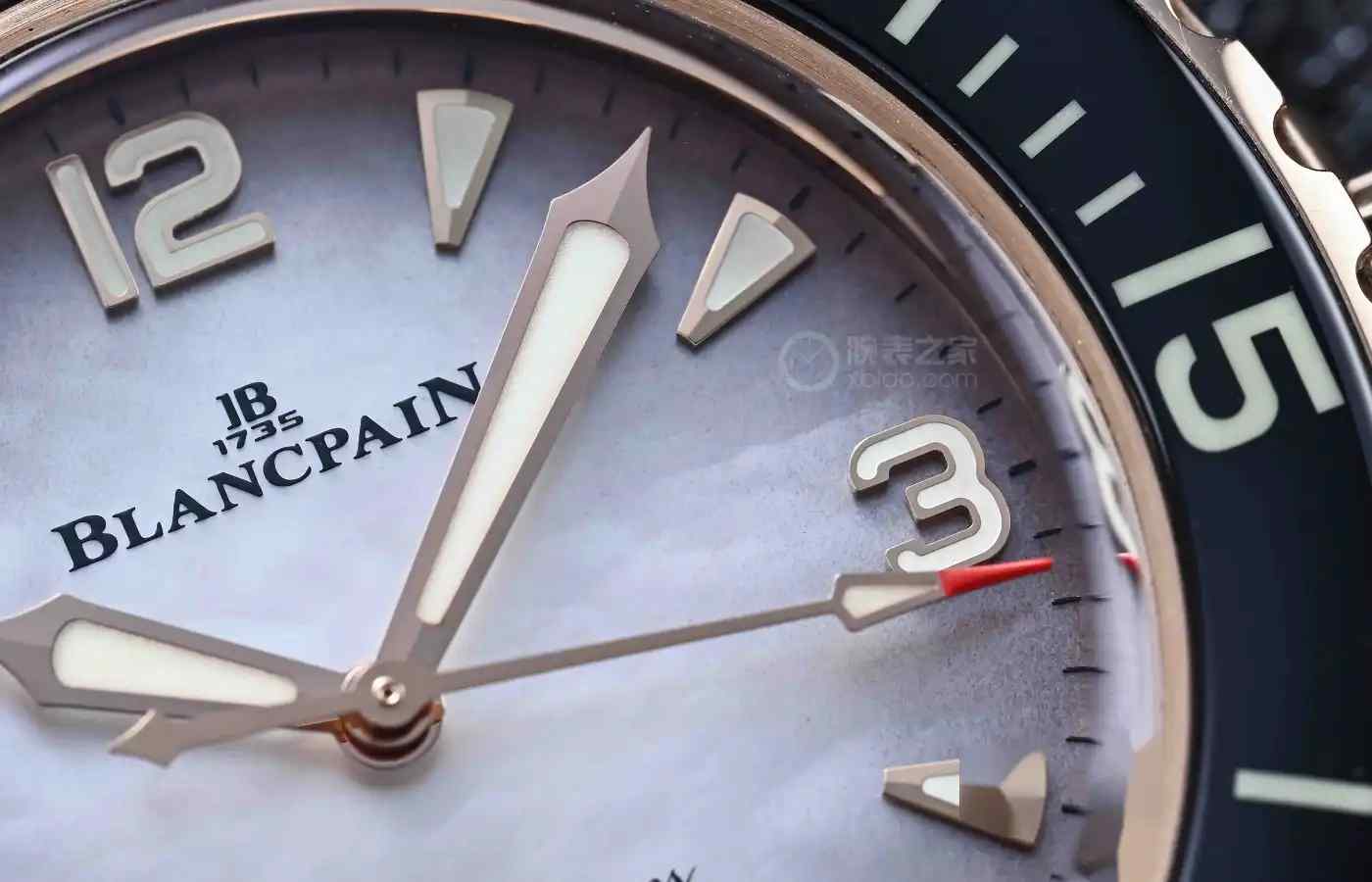 宝珀黑珍珠VS粉珍珠！女生的奢潮潜水表天花板，劳力士不香了？ | 奈斯探表