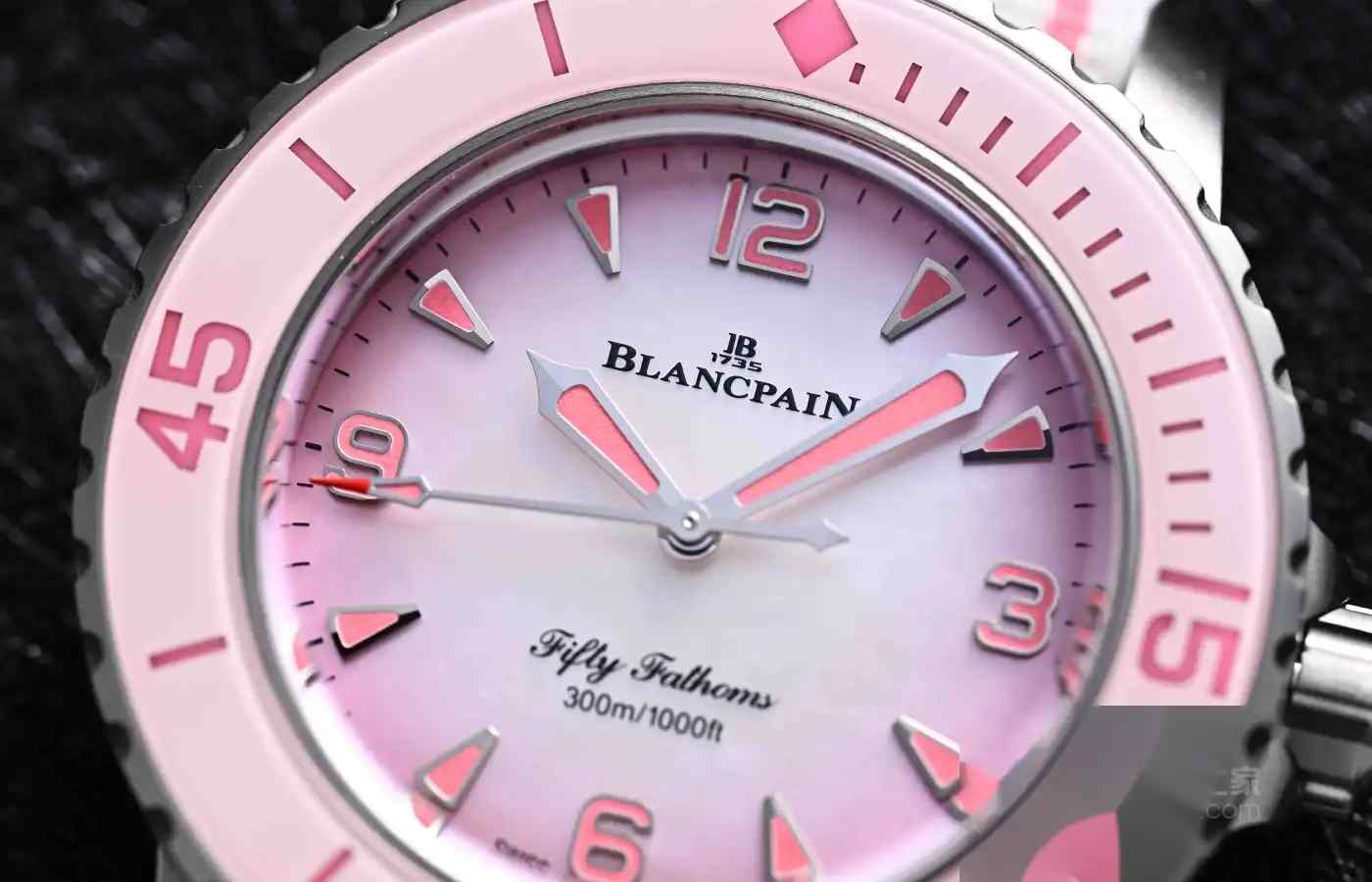 宝珀黑珍珠VS粉珍珠！女生的奢潮潜水表天花板，劳力士不香了？ | 奈斯探表