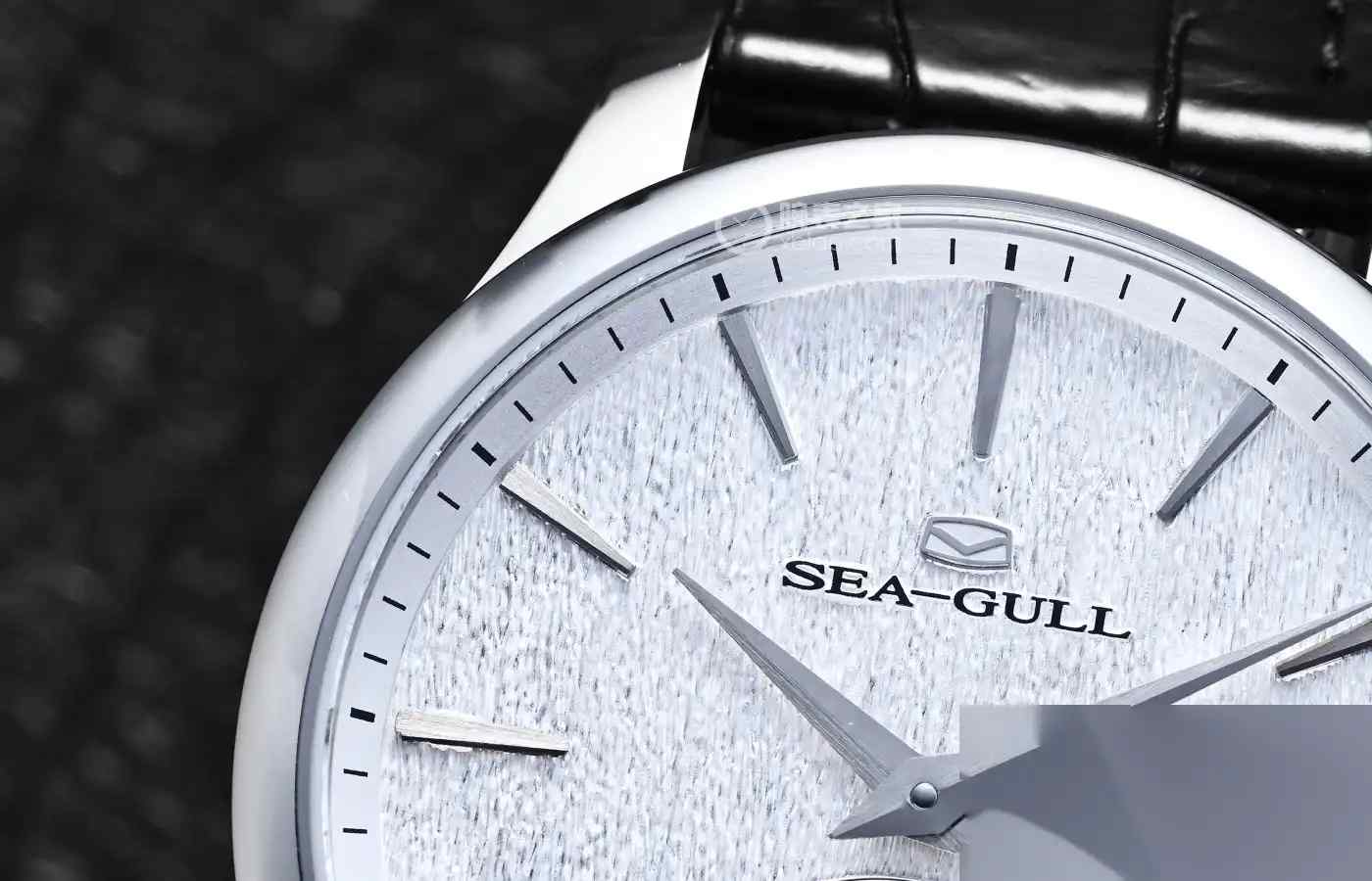 两枚硬币厚!海鸥表杀疯了!26800元拿下全球最薄自动陀飞轮,古琴盘面美到窒息! | 奈斯探表 两枚硬币厚!海鸥表杀疯了!26800元拿下全球最薄自动陀飞轮,古琴盘面美到窒息! | 奈斯探表