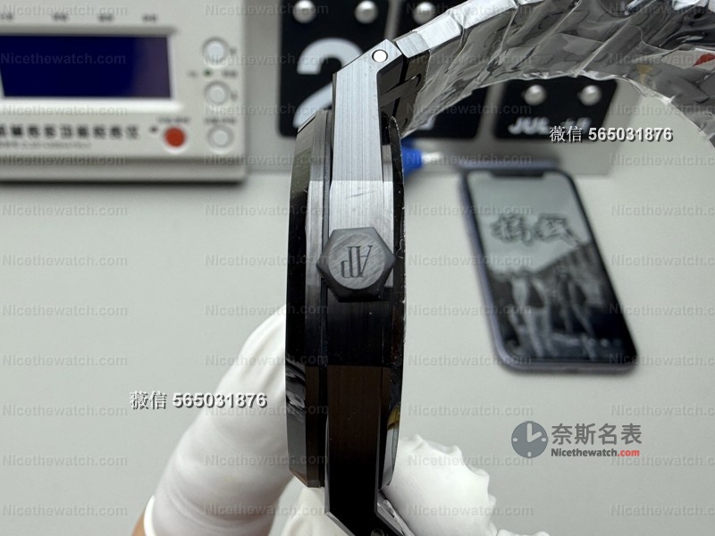 “黑武士”驾到!APS厂皇家橡树15500黑陶瓷款真实上手:可动头粒+4302一体机芯,复刻表也能戴出专柜范儿! | 奈斯探表 “黑武士”驾到!APS厂皇家橡树15500黑陶瓷款真实上手:可动头粒+4302一体机芯,复刻表也能戴出专柜范儿! | 奈斯探表