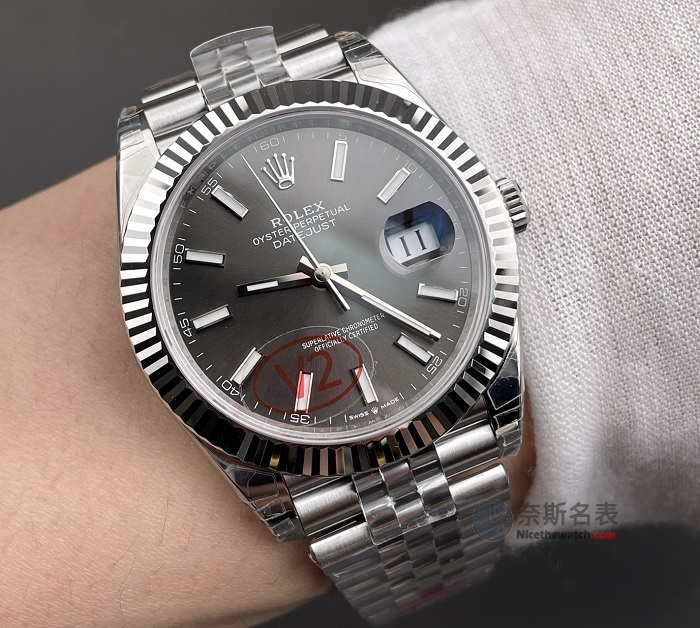 灰盘才是真王者！VS厂劳力士灰日志实测：丹东3235稳到离谱，上手被同事追着问链接！ | 奈斯探表
