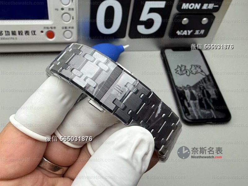 【2025硬核升级】APS皇家橡树26240 V2无卡度一体机实测!飞返计时+全黑陶瓷,机械控看完直呼过瘾! | 奈斯探表 【2025硬核升级】APS皇家橡树26240 V2无卡度一体机实测!飞返计时+全黑陶瓷,机械控看完直呼过瘾! | 奈斯探表