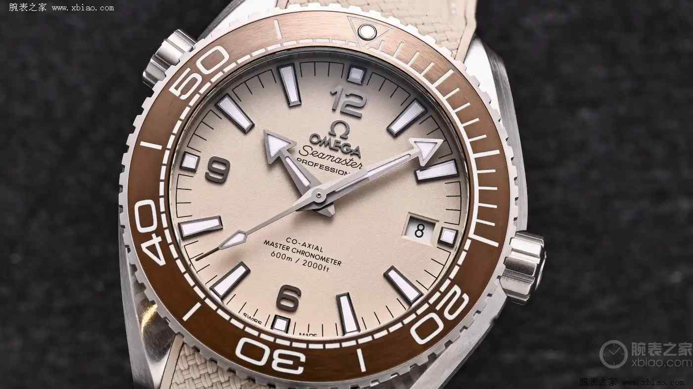 拒绝撞表！欧米茄这款米色海马潜水表，轻如羽毛却硬核到能深海抗磁 | 奈斯探表