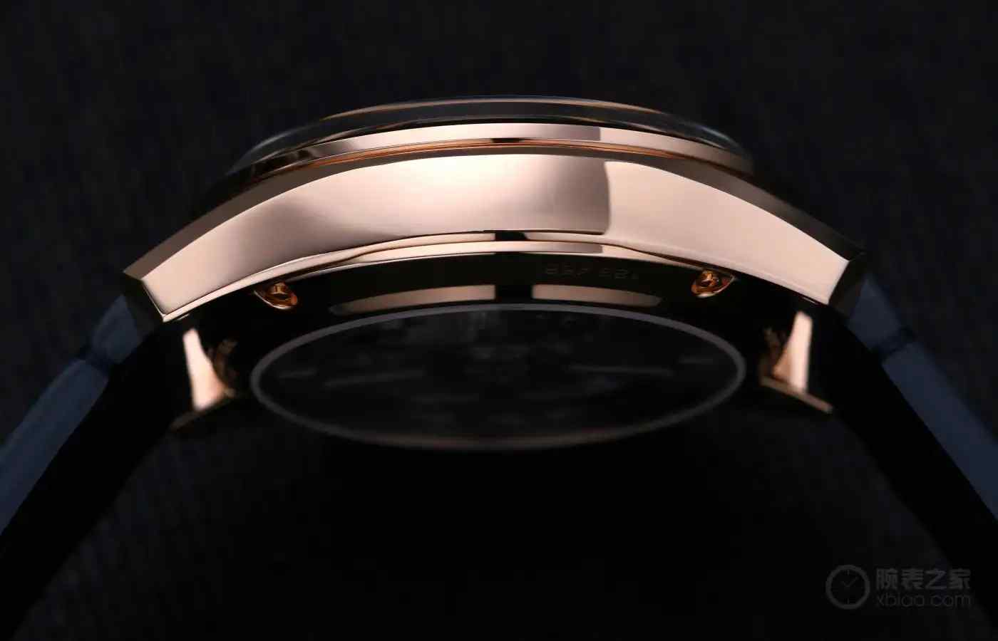 1969年传奇机芯重生！真力时三色计时盘竟暗藏透明秘境 | 奈斯探表