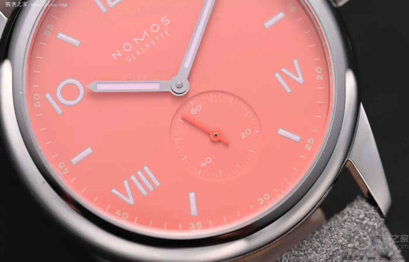 秋冬腕间一抹温柔粉！NOMOS珊瑚粉彩盘腕表点亮沉闷穿搭 | 奈斯探表