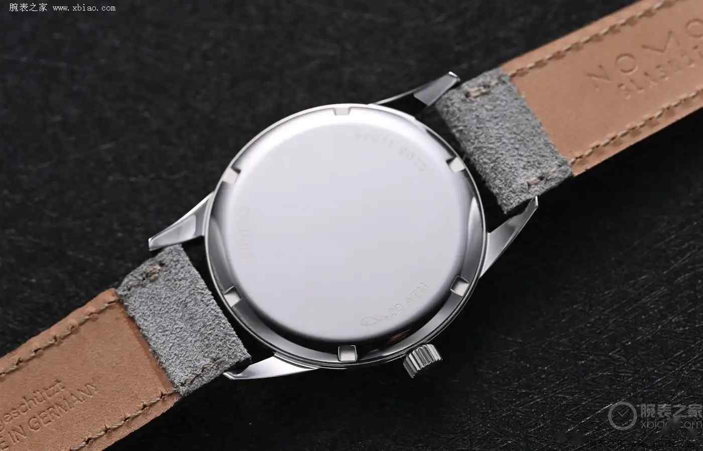 秋冬腕间一抹温柔粉！NOMOS珊瑚粉彩盘腕表点亮沉闷穿搭 | 奈斯探表