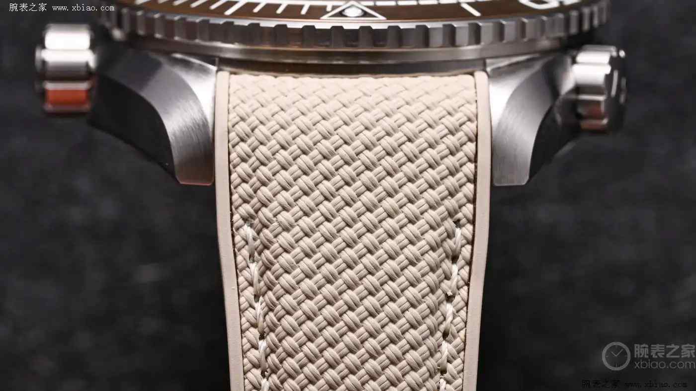 拒绝撞表！欧米茄这款米色海马潜水表，轻如羽毛却硬核到能深海抗磁 | 奈斯探表