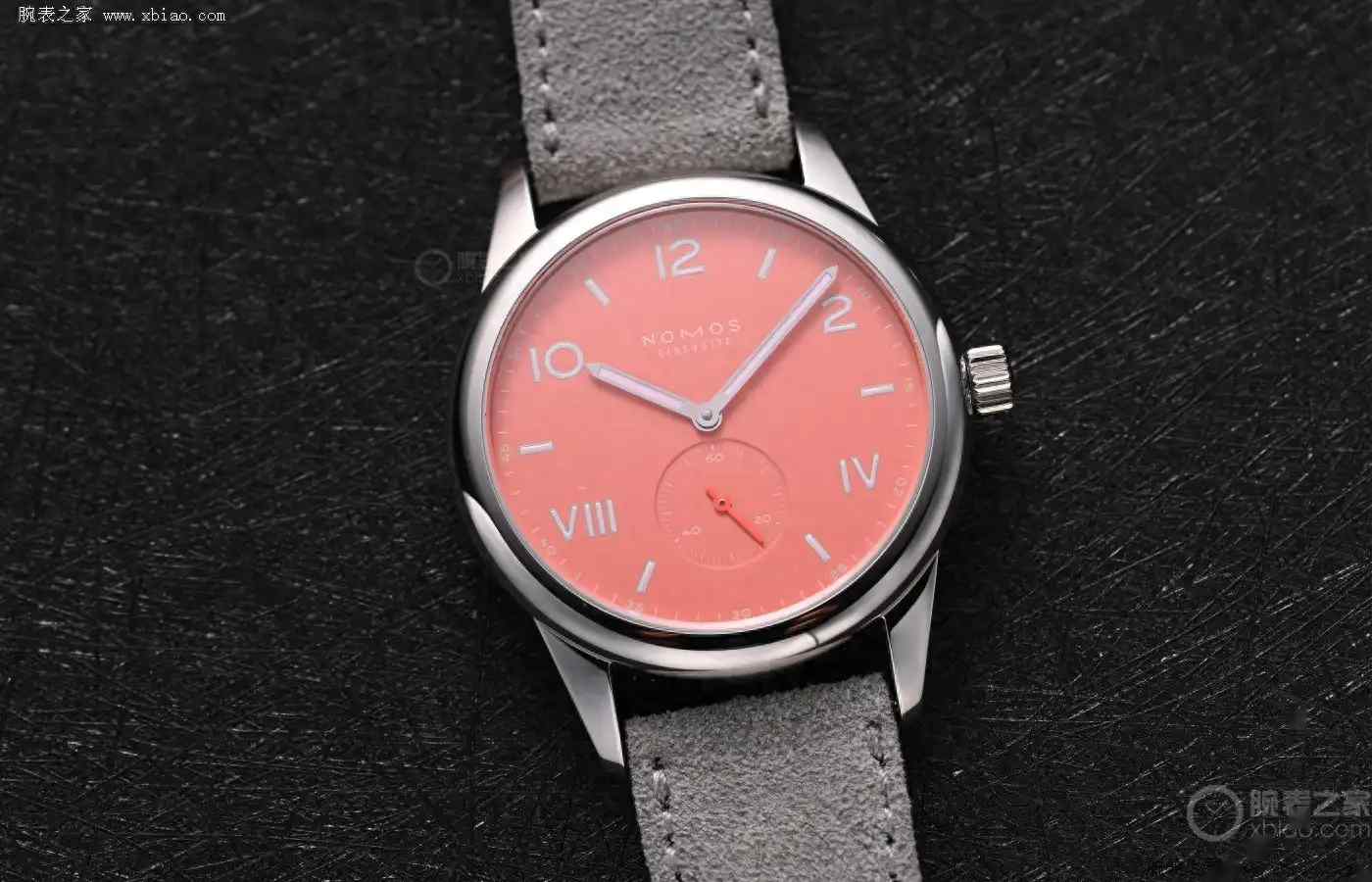 秋冬腕间一抹温柔粉！NOMOS珊瑚粉彩盘腕表点亮沉闷穿搭 | 奈斯探表