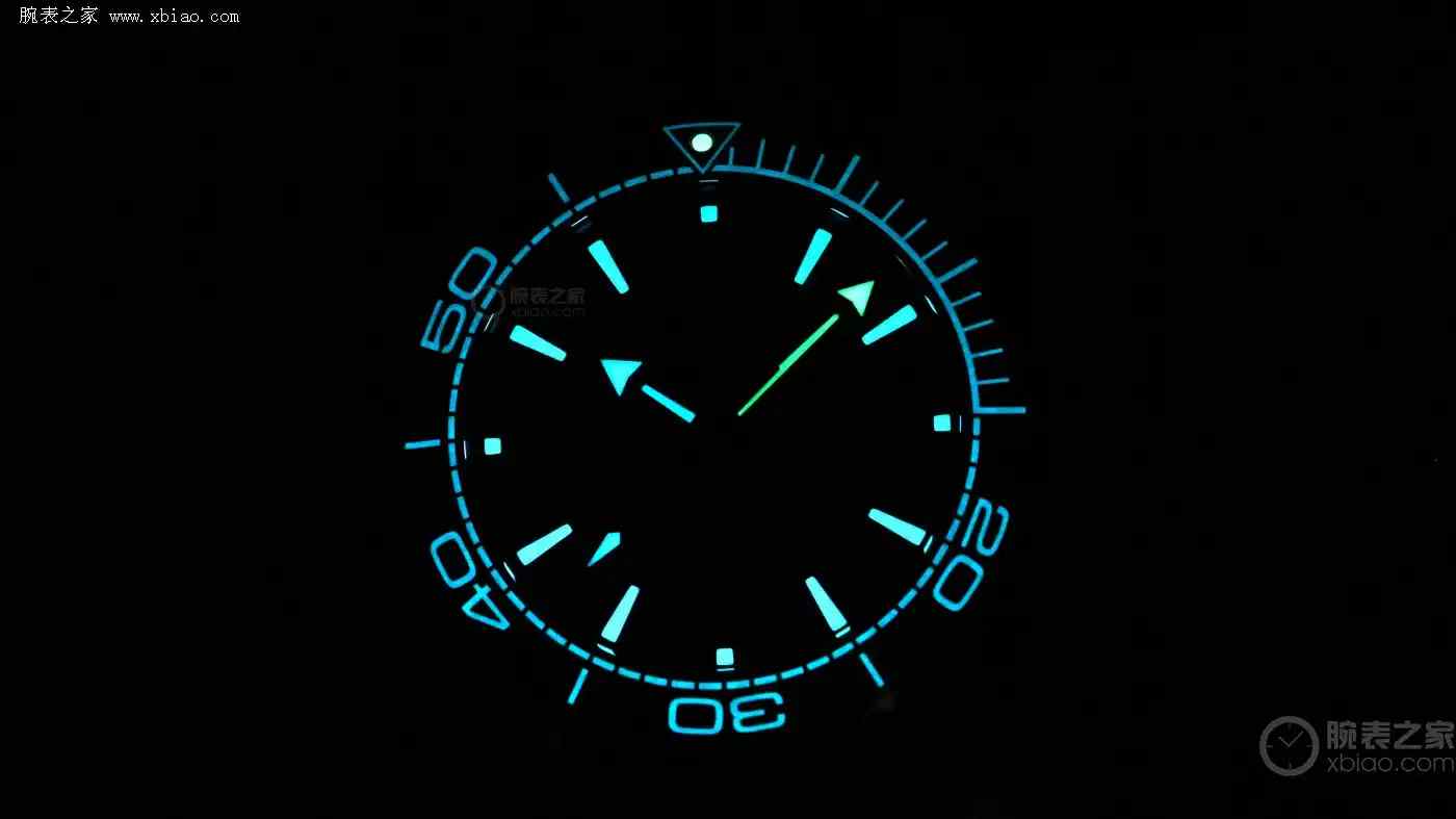 拒绝撞表！欧米茄这款米色海马潜水表，轻如羽毛却硬核到能深海抗磁 | 奈斯探表