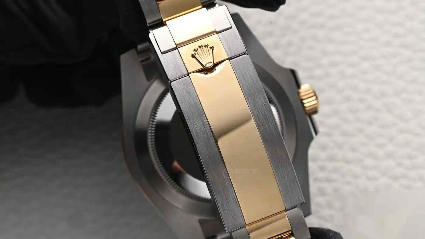 公价14万竟比绿水鬼更香？揭秘劳力士间金蓝水鬼的六大心动理由 | 奈斯探表