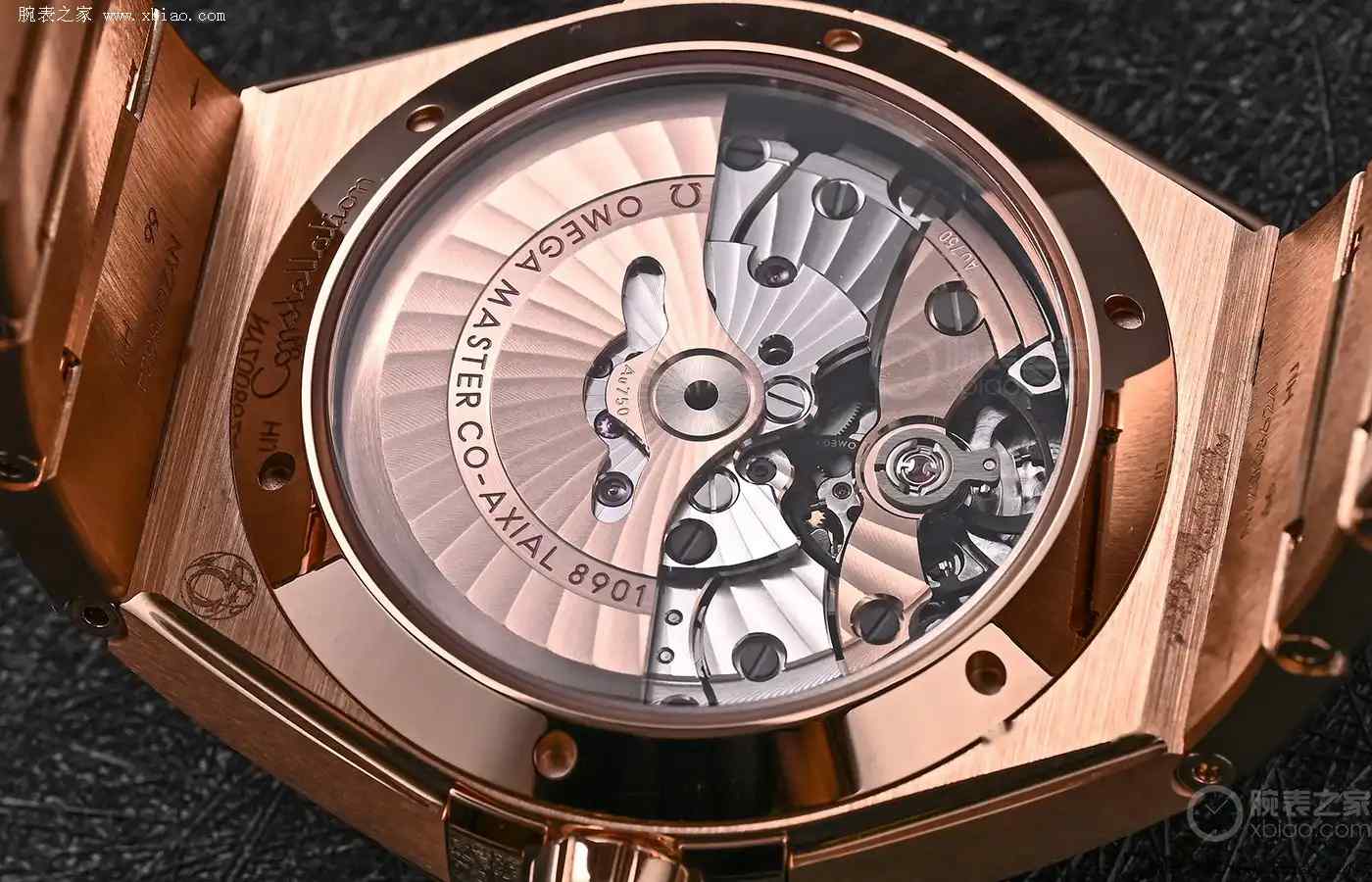 45亿年陨石+魏德曼纹!欧米茄这枚金表把宇宙戴在手上,每一枚都全球唯一! | 奈斯探表 45亿年陨石+魏德曼纹!欧米茄这枚金表把宇宙戴在手上,每一枚都全球唯一! | 奈斯探表