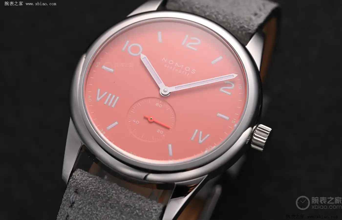 秋冬腕间一抹温柔粉！NOMOS珊瑚粉彩盘腕表点亮沉闷穿搭 | 奈斯探表
