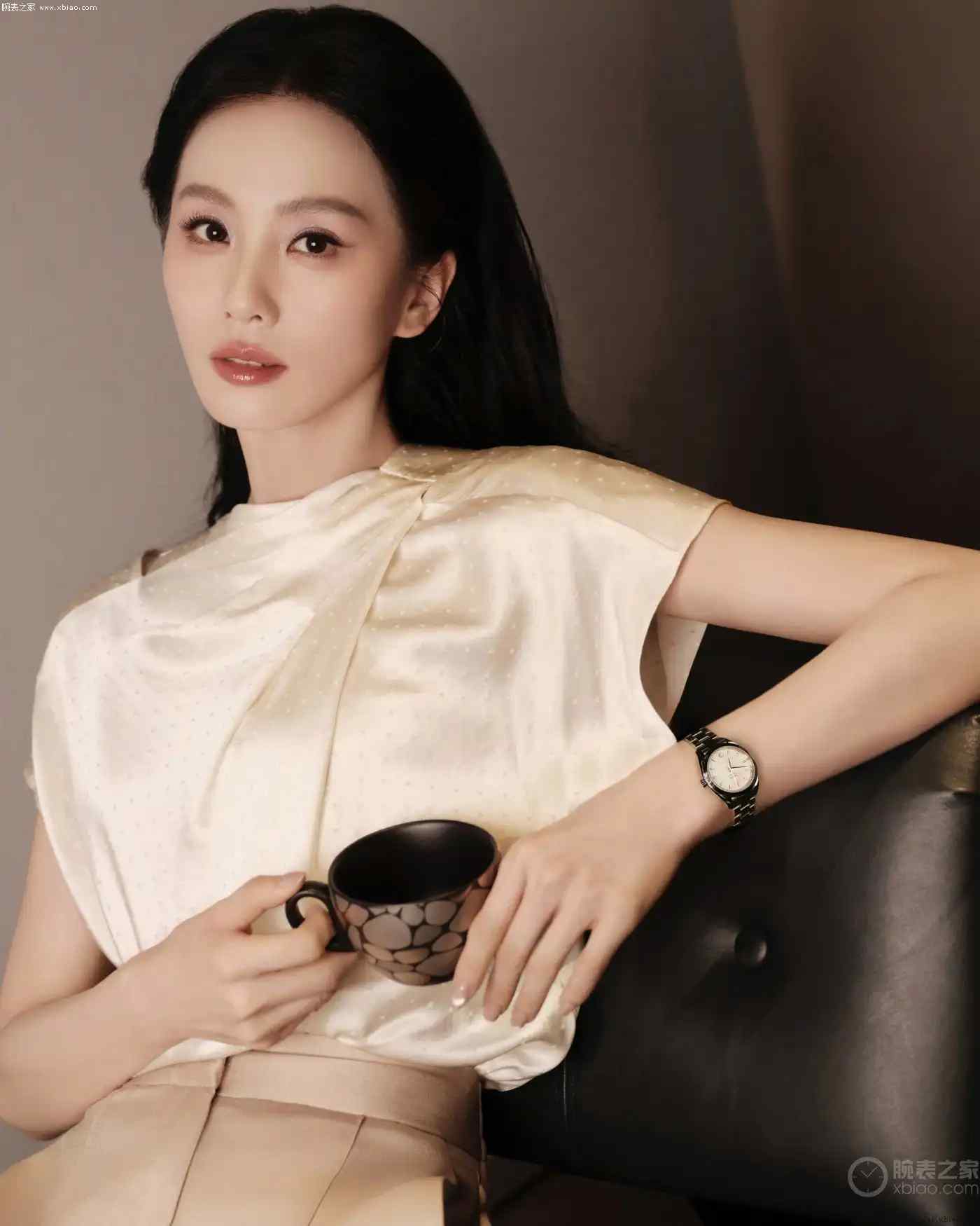 刘诗诗同款欧米茄小海马惊艳亮相!钻石表圈+150米防水,职场女性的优雅之选 | 奈斯探表 刘诗诗同款欧米茄小海马惊艳亮相!钻石表圈+150米防水,职场女性的优雅之选 | 奈斯探表