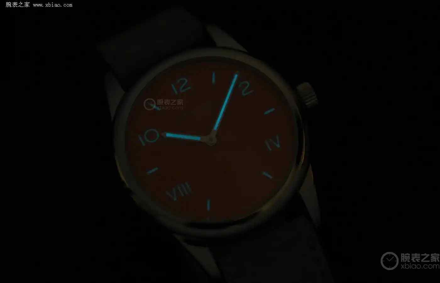 秋冬腕间一抹温柔粉！NOMOS珊瑚粉彩盘腕表点亮沉闷穿搭 | 奈斯探表