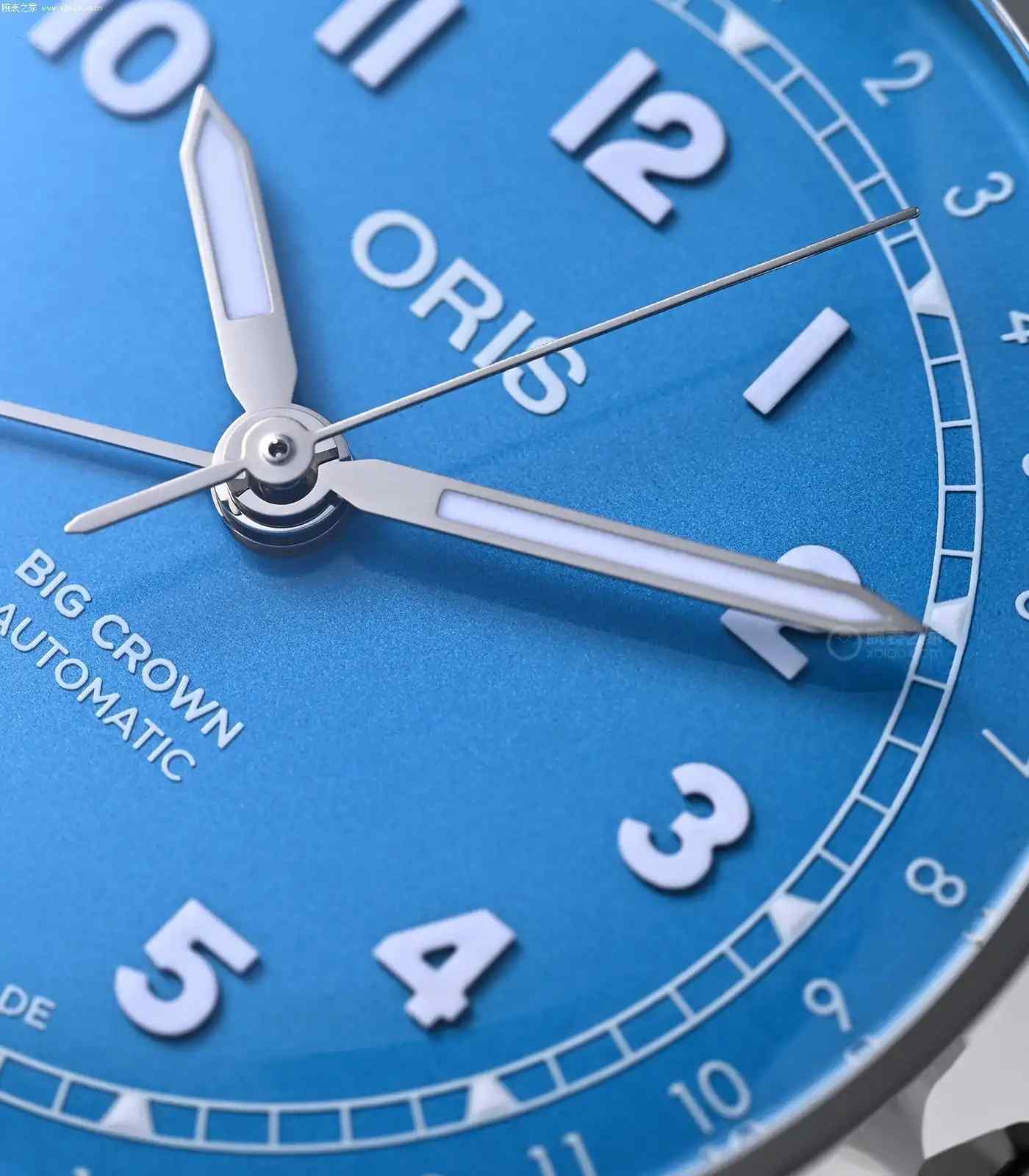 预算1万6怎么选？豪利时大表冠彩色盘腕表横评，这三款配色闭眼入 | 奈斯探表