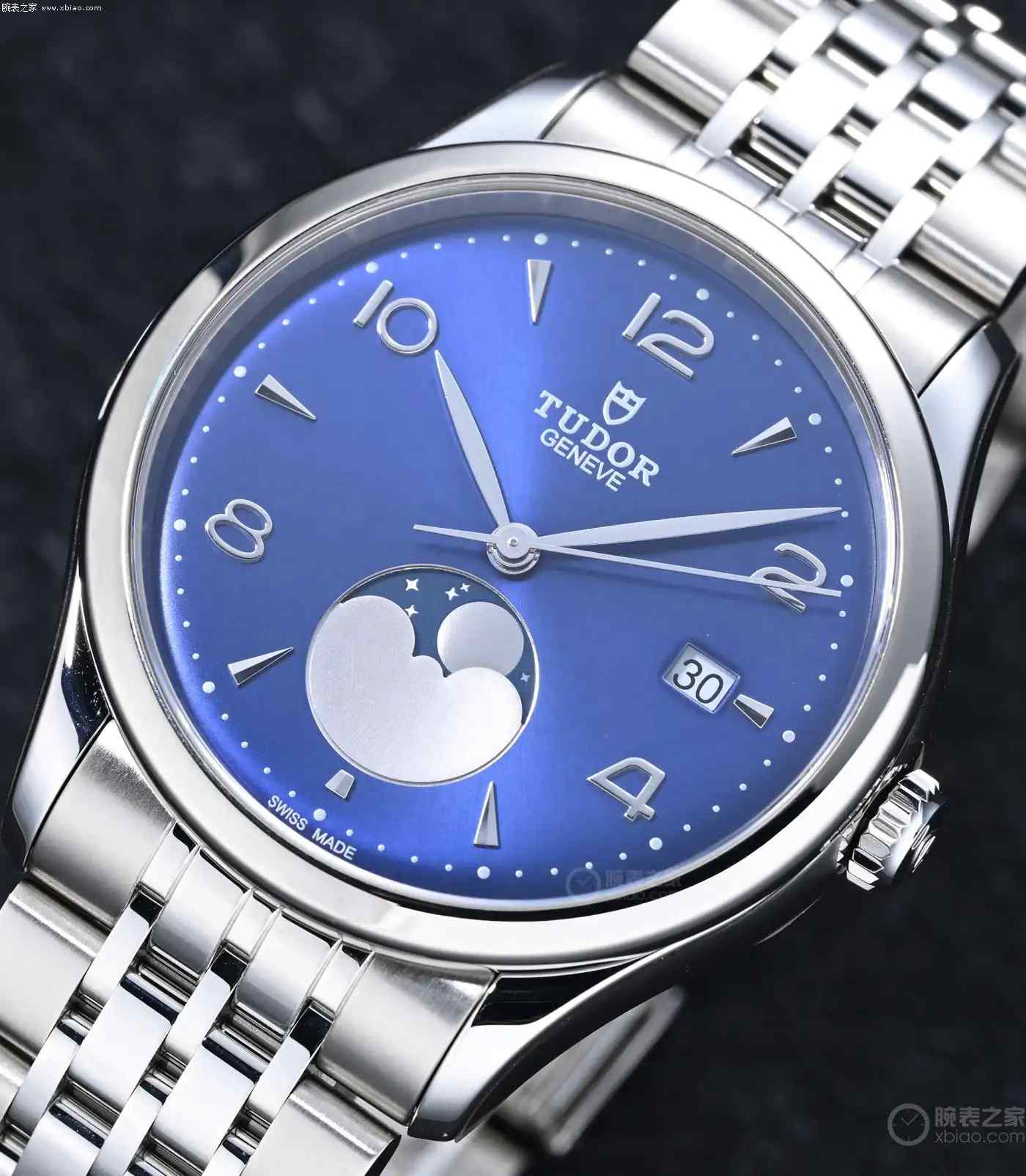 周杰伦亲自带货!帝舵首款月相表来袭,2万出头把“中秋明月”戴手上 | 奈斯探表 周杰伦亲自带货!帝舵首款月相表来袭,2万出头把“中秋明月”戴手上 | 奈斯探表