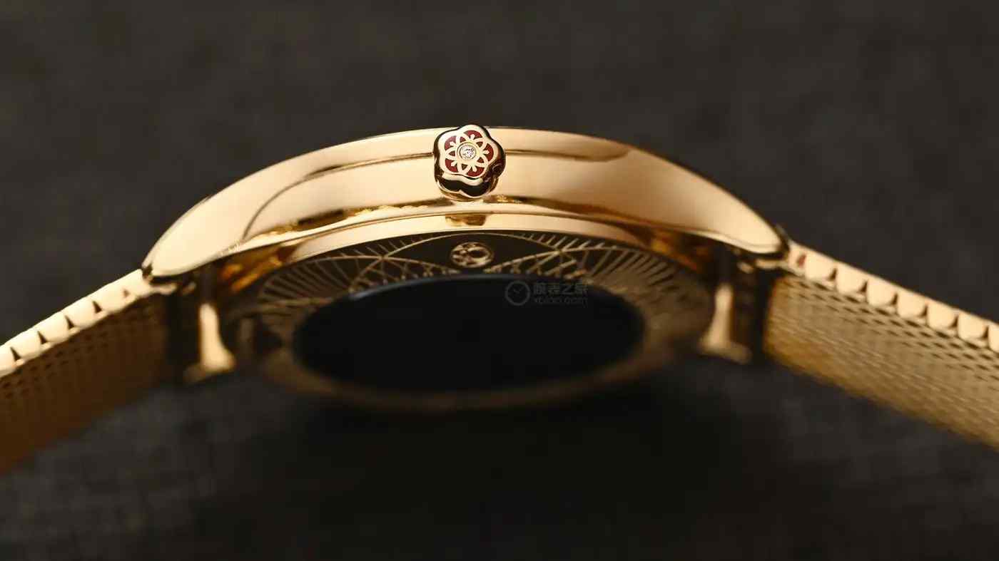 欧米茄月光金女表惊艳登场！214,000的优雅艺术品，戴出月光般温柔高级感 | 奈斯探表