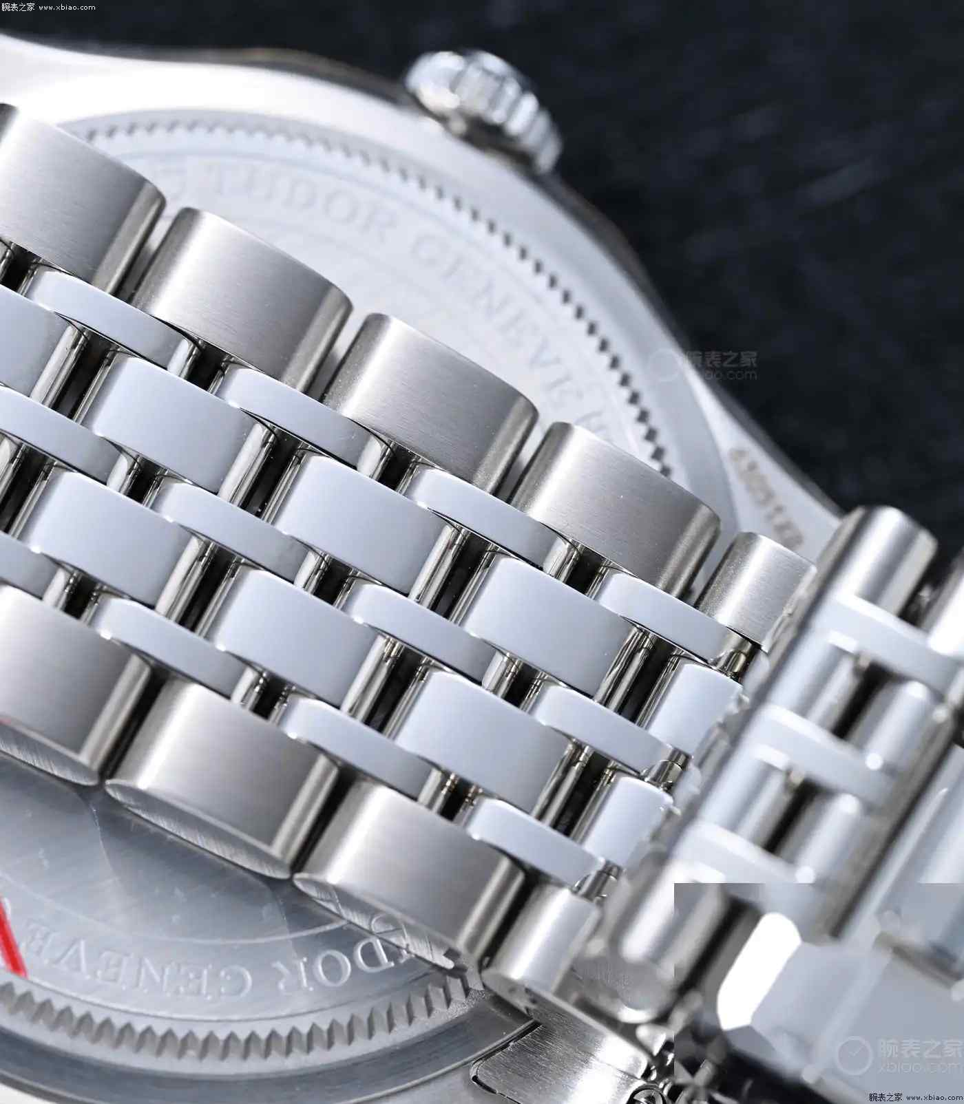 周杰伦亲自带货!帝舵首款月相表来袭,2万出头把“中秋明月”戴手上 | 奈斯探表 周杰伦亲自带货!帝舵首款月相表来袭,2万出头把“中秋明月”戴手上 | 奈斯探表