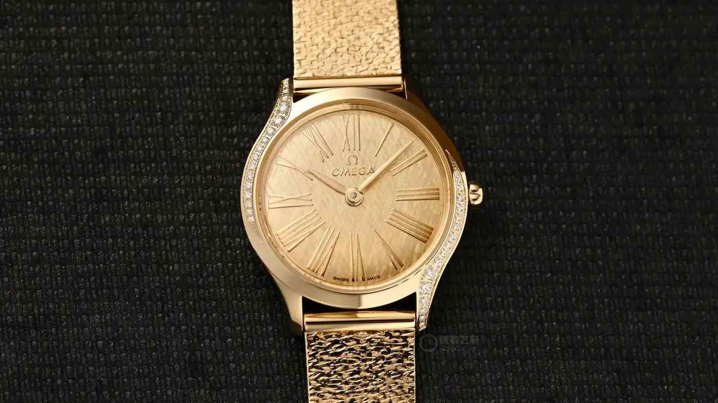 欧米茄月光金女表惊艳登场！214,000的优雅艺术品，戴出月光般温柔高级感 | 奈斯探表