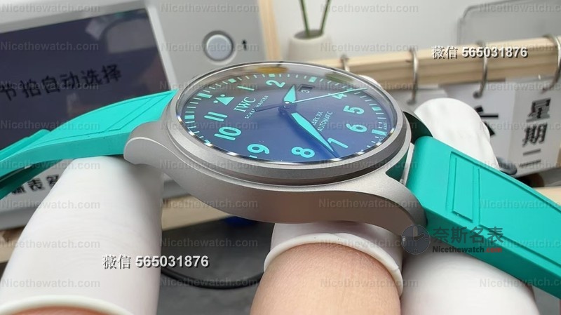 把头终于对了!M+厂V3马石油绿马克20实测:轻如羽毛,帅到犯规! | 奈斯探表 把头终于对了!M+厂V3马石油绿马克20实测:轻如羽毛,帅到犯规! | 奈斯探表