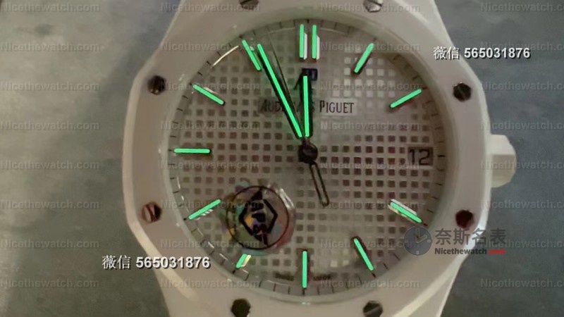 全陶瓷也能高度还原?APS厂爱彼15500白陶瓷实测:轻如羽毛,硬如磐石! | 奈斯探表 全陶瓷也能高度还原?APS厂爱彼15500白陶瓷实测:轻如羽毛,硬如磐石! | 奈斯探表