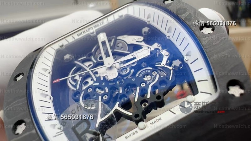 无卡度终于不用改装了?试戴R厂新款碳纤维RM055后,我终于理解什么叫“出厂即顶配” | 奈斯探表 无卡度终于不用改装了?试戴R厂新款碳纤维RM055后,我终于理解什么叫“出厂即顶配” | 奈斯探表